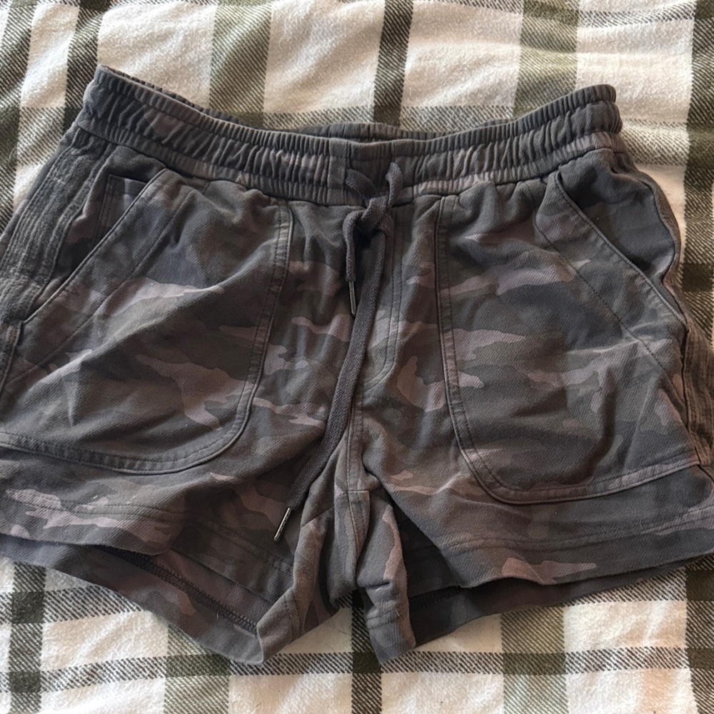 Athleta Olive Gray Camo Farallon Shorts